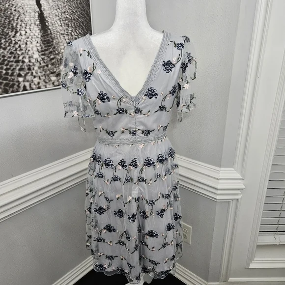 NWT Chi Chi London vneck floral embroidered lace midi dress uk 12 us 8 - Picture 10 of 12